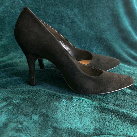 Nine West Black Suede Pumps - Picture 5 of 12